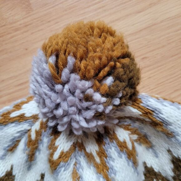 Cozy Knit Pom-Pom Hat - Brown and White - Picture 2 of 7
